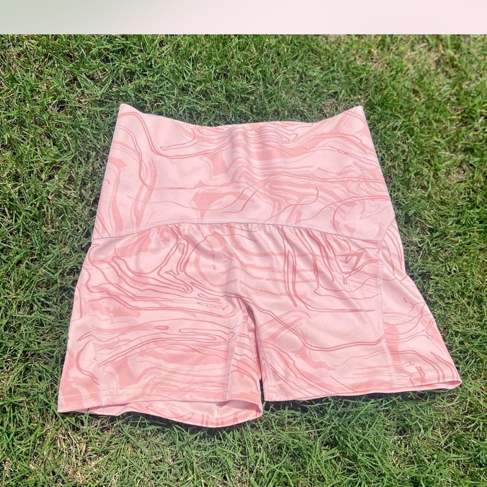 Gymshark Dusty Pink marble design seamless gymshorts